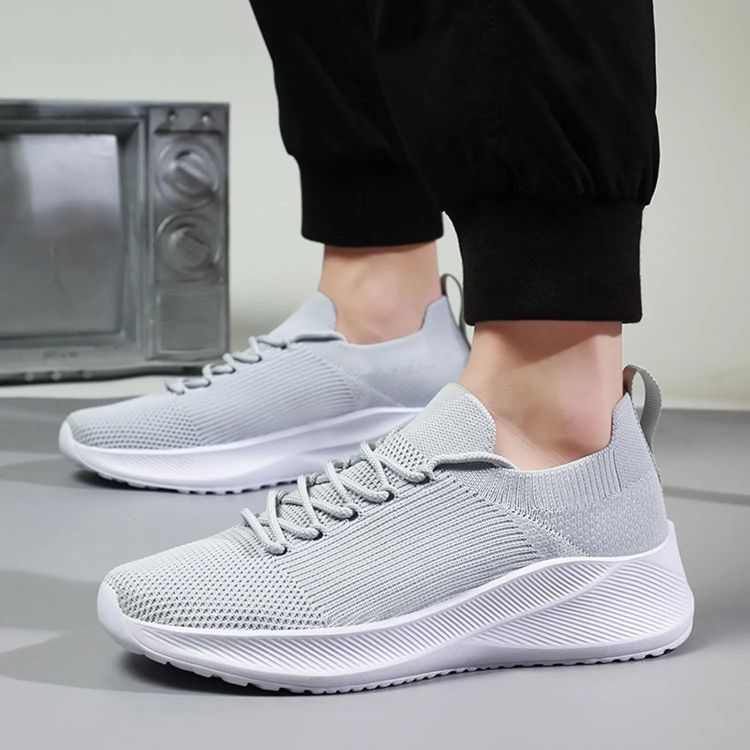 Breathable Mesh Men's Non Slip Sneakers Lace-Up Design with Cushioned Arch Support - All-Day Wear for Work, Travel & Walking Simple and Soild Color New Pattern Flat Sneaker Men