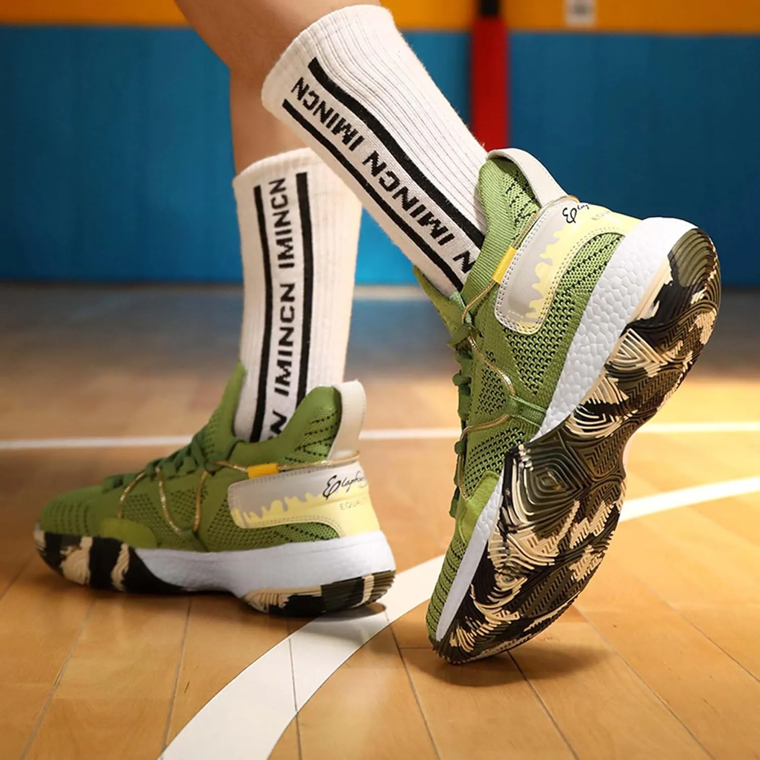 Mens And Womens mesh Fabric Breathable Basketball Sneakers Mid Top Lace Up Upper For Casual Sneakers Comfortable And Non Slip Baseball Sneakers Park Walking Shoes Badminton Volleyball Table Tennis