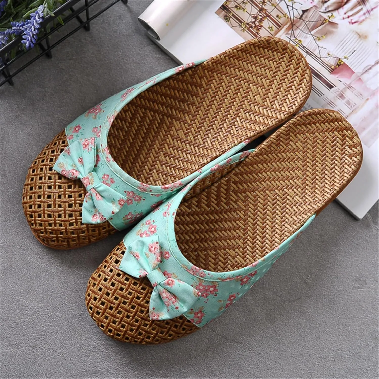 Slide Sandals for Women 2025 Comfortable Vine Grass Woven Slippers Closed Toe Home Slippers Anti Slip Grass Mat Sandals Bohemian Breathable Vacation Shoes