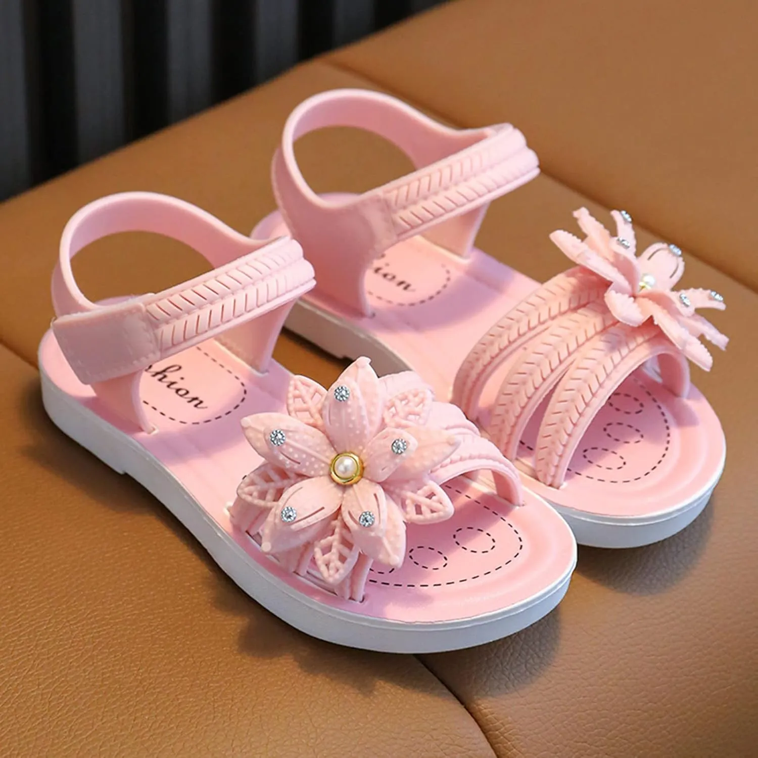 Toddler Girls Sandals Non Slip Soft Sole Comfortable Open Toe Flat Sandals with Flower Princess Bridesmaid Slides